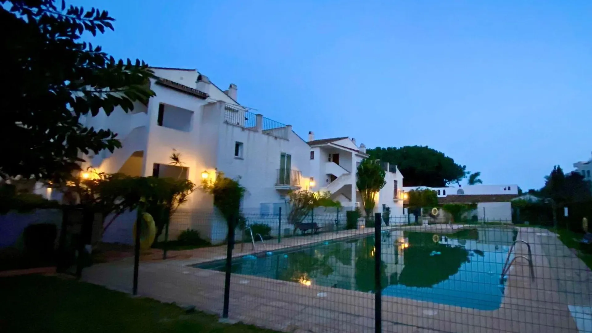 Benamara Gardens Apartment إِستيبونا